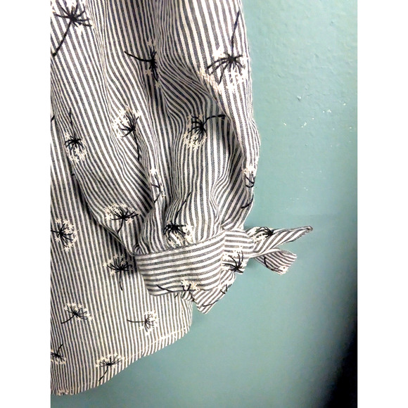 Love Notes Womens Blowing Dandelion Blue Ticking Shirt Off Shoulder Sz Large - Picture 4 of 4